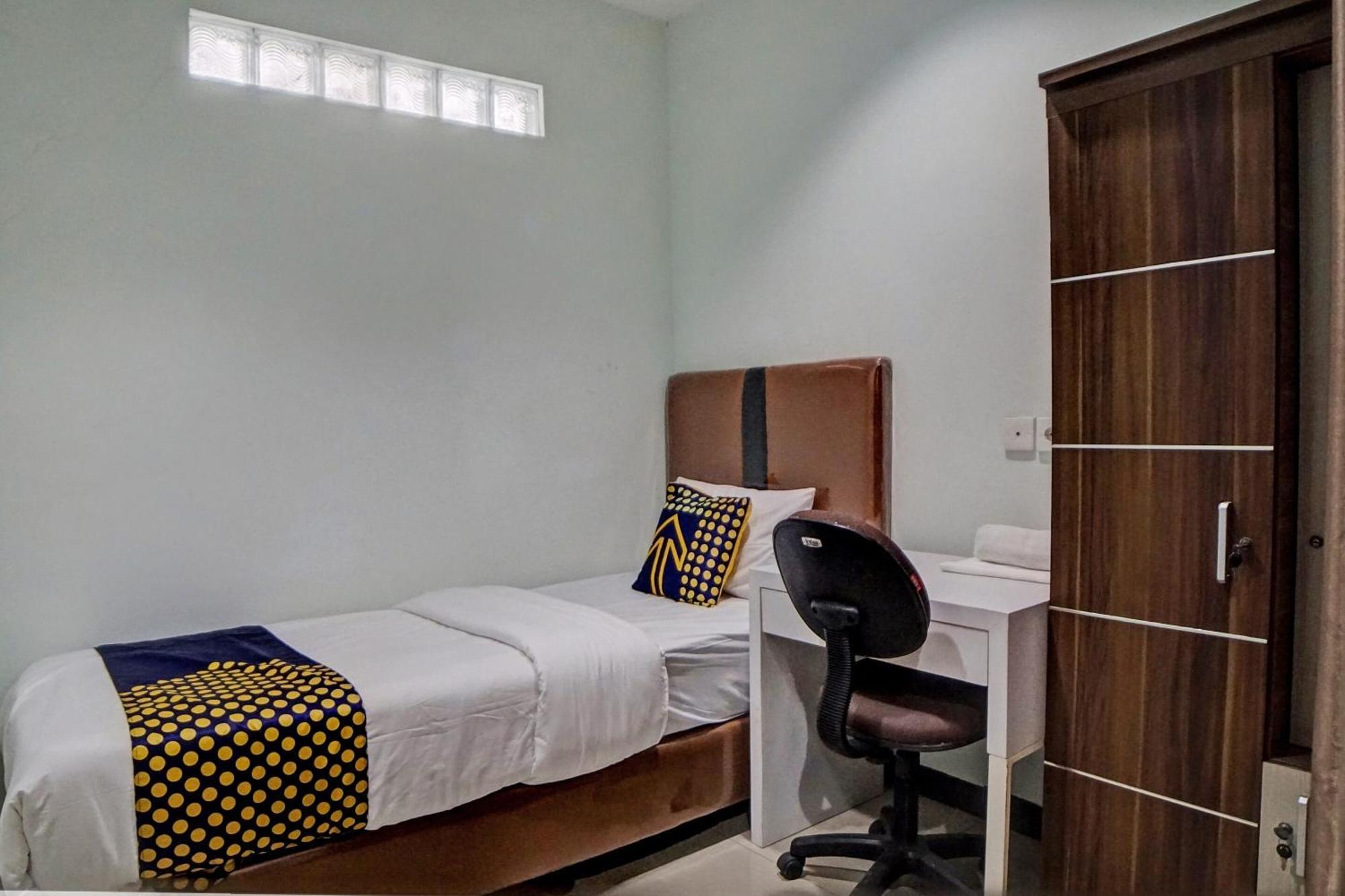 Spot On 92822 Finest House Near Amplas Bus Terminal Medan Exterior foto