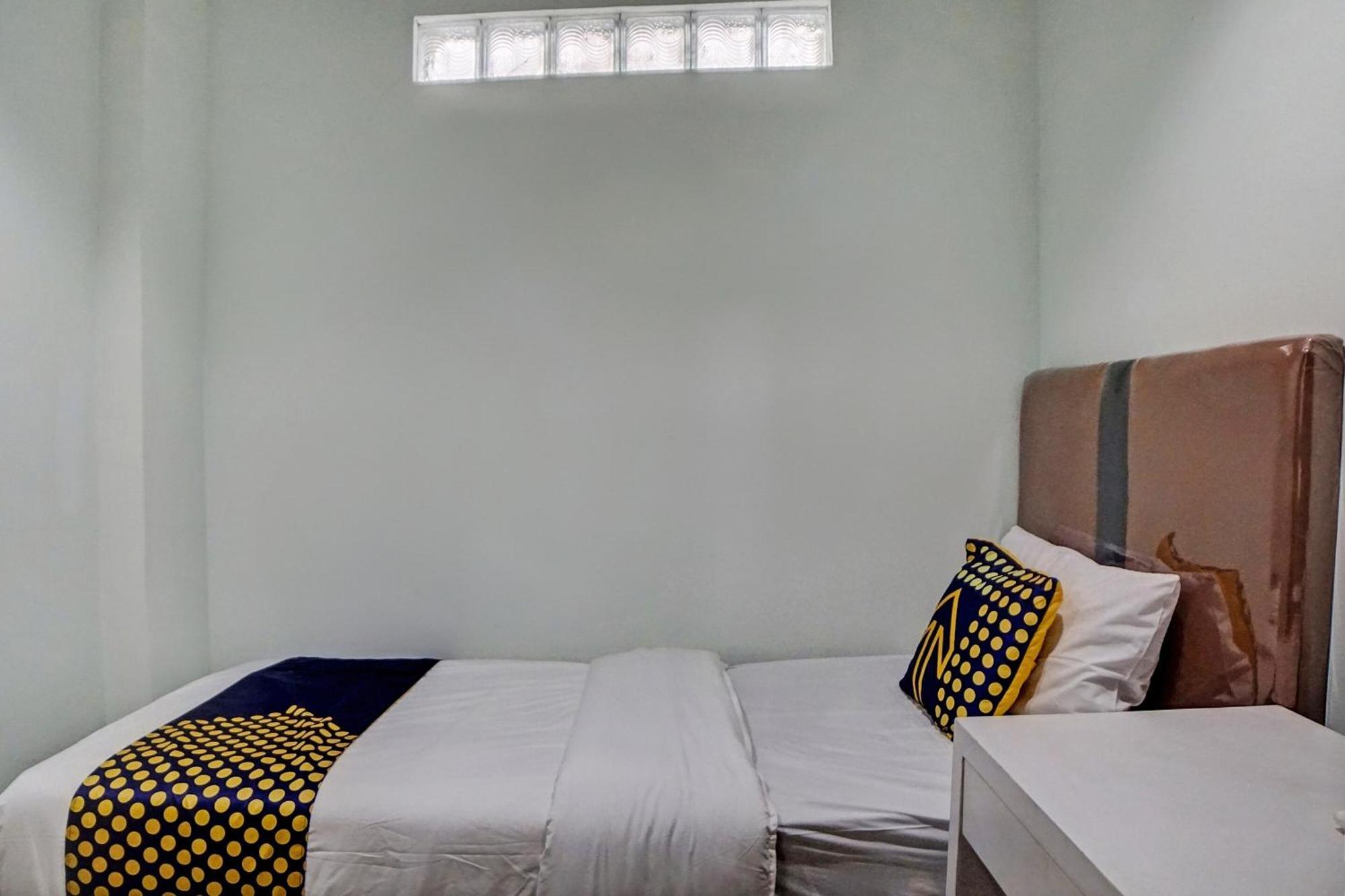 Spot On 92822 Finest House Near Amplas Bus Terminal Medan Exterior foto